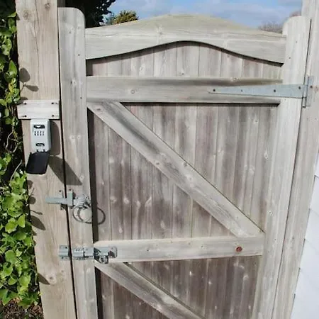 Wow I'M Living On The Beach. Luxury 4 Bed Sleeps 8 Pagham Exterior photo