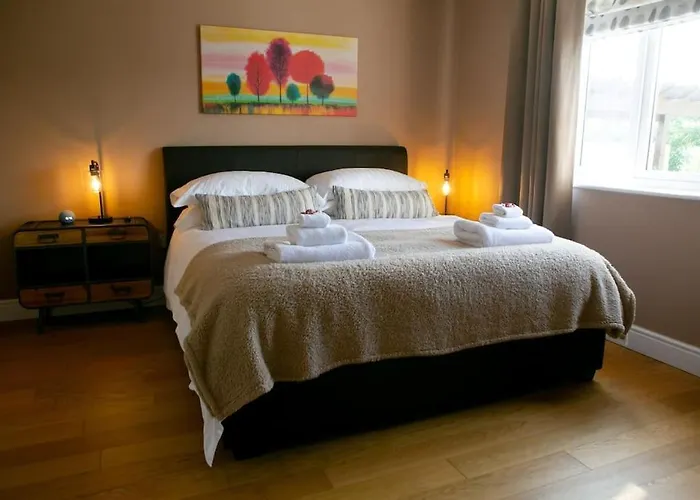 Wow I\'M Living On The Beach. Luxury 4 Bed Sleeps 8
