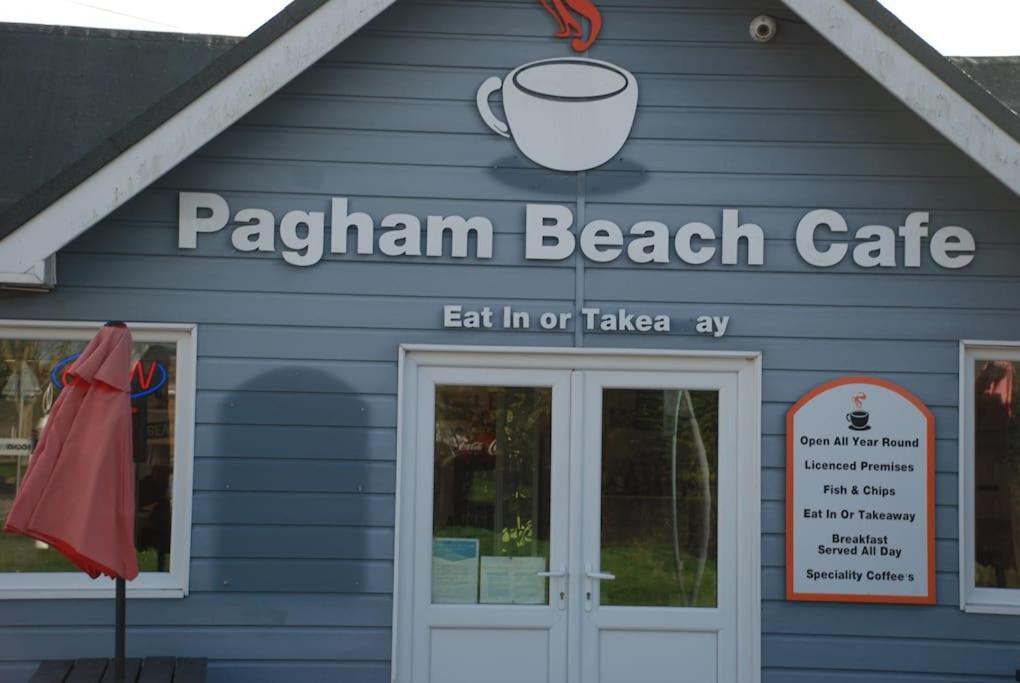 Holiday home Wow I'm Living On The Beach. Luxury 4 Bed Sleeps 8 *