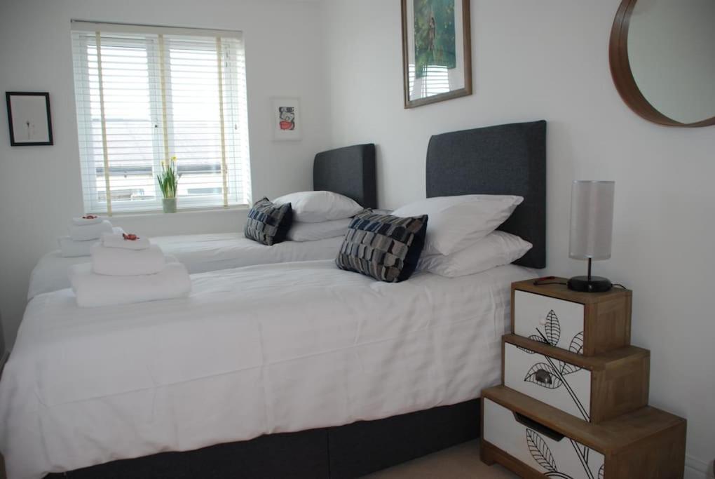 Wow I'm Living On The Beach. Luxury 4 Bed Sleeps 8