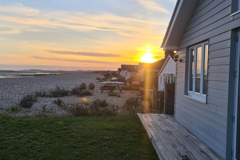 Wow I'm Living On The Beach. Luxury 4 Bed Sleeps 8 Holiday home