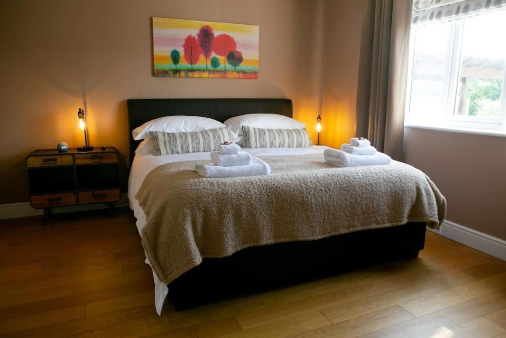 Wow I'm Living On The Beach. Luxury 4 Bed Sleeps 8 Holiday home *