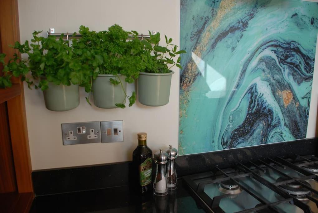 Wow I'm Living On The Beach. Luxury 4 Bed Sleeps 8 Pagham