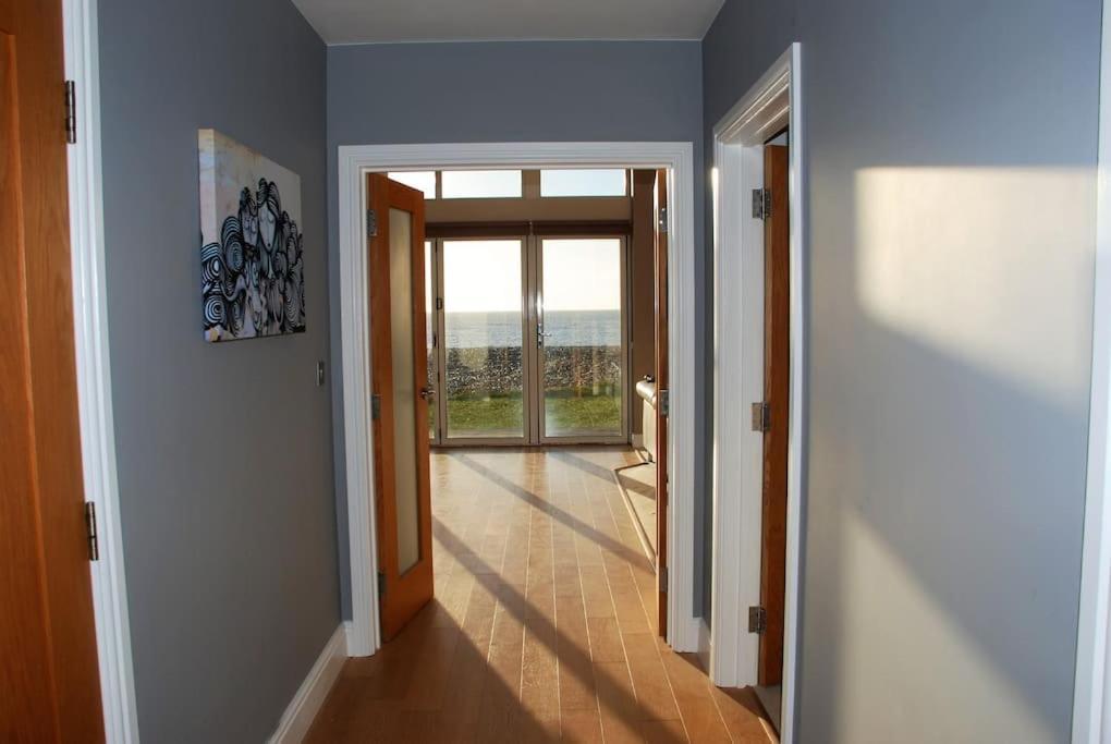 Wow I'm Living On The Beach. Luxury 4 Bed Sleeps 8 Holiday home *