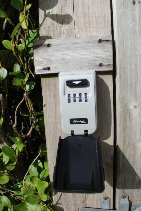 Wow I'm Living On The Beach. Luxury 4 Bed Sleeps 8 Holiday home Pagham