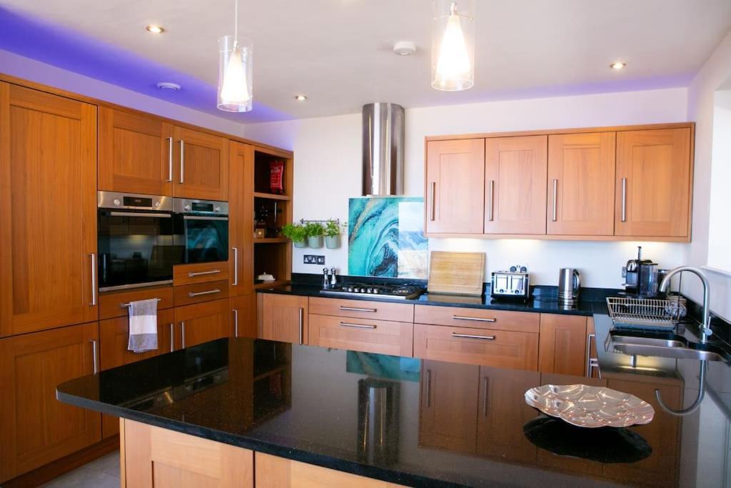 Wow I'm Living On The Beach. Luxury 4 Bed Sleeps 8 Holiday home Pagham