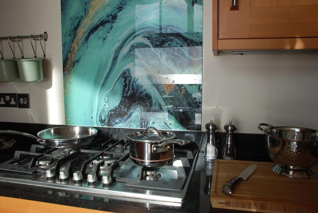 Wow I'm Living On The Beach. Luxury 4 Bed Sleeps 8