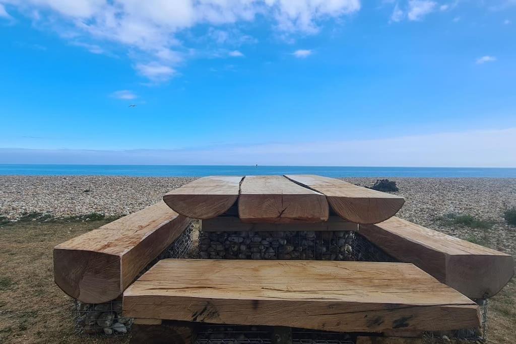 Wow I'm Living On The Beach. Luxury 4 Bed Sleeps 8 Holiday home
