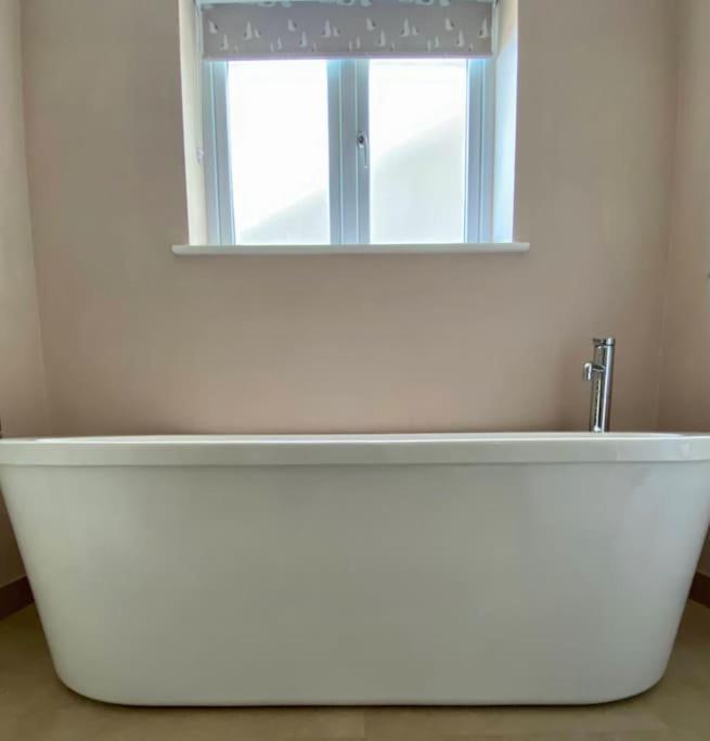 Wow I'm Living On The Beach. Luxury 4 Bed Sleeps 8 Holiday home *