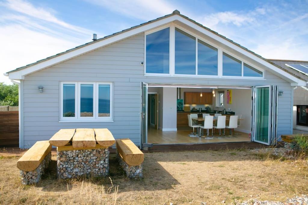 Wow I'm Living On The Beach. Luxury 4 Bed Sleeps 8 *