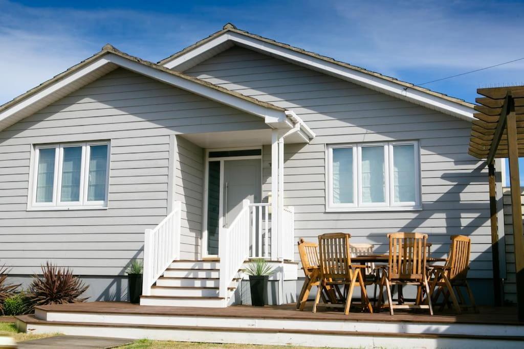 Wow I'm Living On The Beach. Luxury 4 Bed Sleeps 8 Holiday home